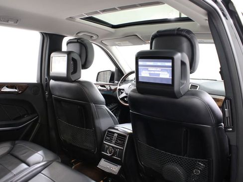 Used 2015 Mercedes-Benz GL 550 4MATIC image 30