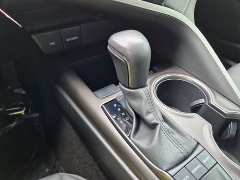 Used 2022 Toyota Camry SE FWD image 12