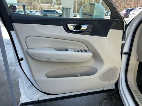 Used 2018 Volvo XC60 T5 Momentum image 36