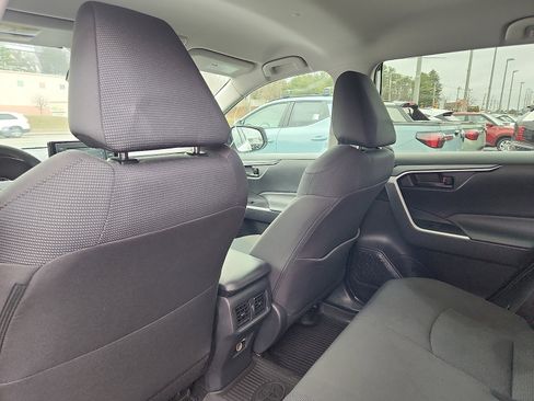Used 2021 Toyota RAV4 LE AWD/4WD image 24