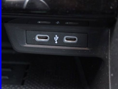 Used 2025 Volkswagen Jetta SE w/ Sunroof Package image 38