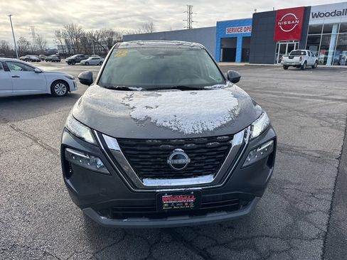 Used 2022 Nissan Rogue SV image 2