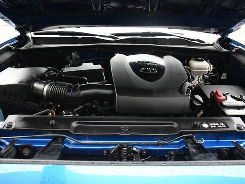 Certified 2018 Toyota Tacoma TRD Off-Road image 29