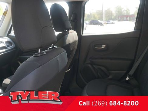Certified 2023 Jeep Renegade Latitude AWD/4WD image 38