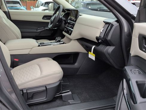 New 2025 Nissan Pathfinder SV image 19