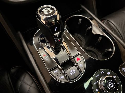 Used 2017 Bentley Bentayga AWD/4WD image 50