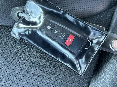 Certified 2022 Toyota Highlander Platinum image 33