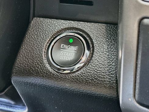 Used 2021 Ford Expedition XLT AWD/4WD image 27