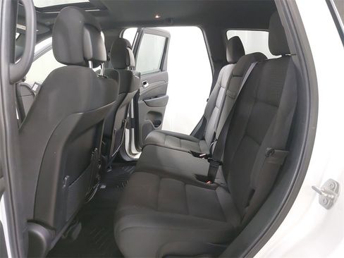Used 2019 Jeep Grand Cherokee Laredo image 18