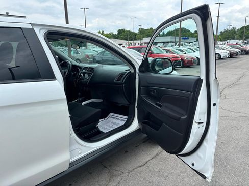 Used 2014 Mitsubishi Outlander Sport ES AWD/4WD image 9