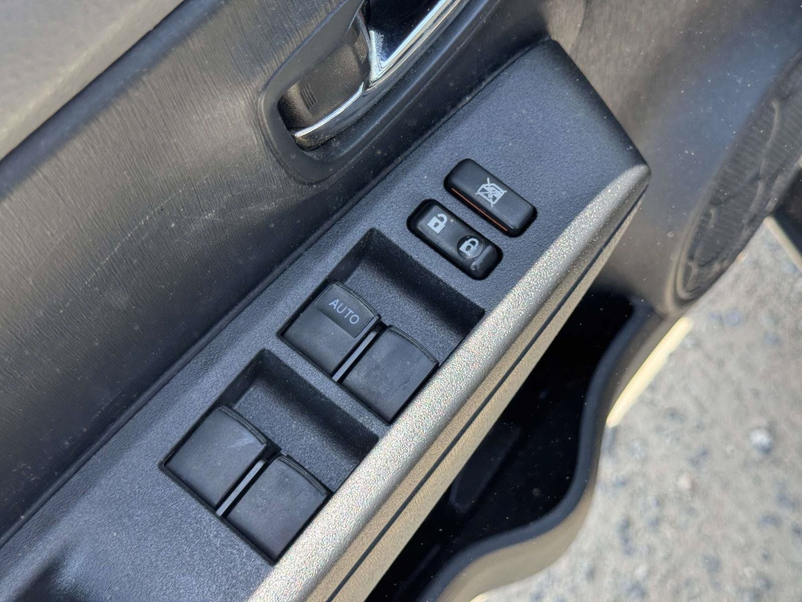 Used 2012 Toyota Yaris SE FWD image 14