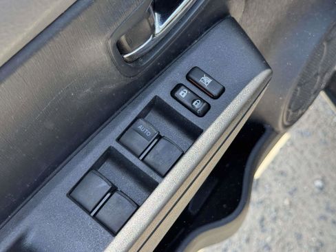 Used 2012 Toyota Yaris SE FWD image 14