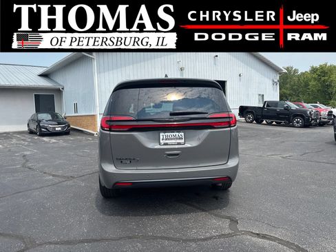 Used 2024 Chrysler Pacifica Touring-L w/ S Appearance Package FWD image 6