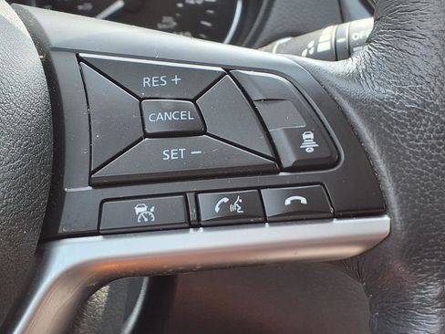 Used 2017 Nissan Rogue SL w/ SL Premium Package image 24