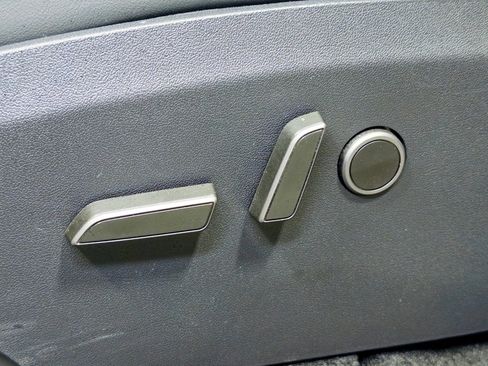 Used 2025 Tesla Model Y Long Range image 6