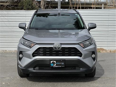 Used 2020 Toyota RAV4 XLE image 7