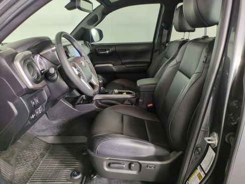 Used 2023 Toyota Tacoma Limited image 9