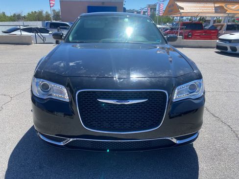 Used 2019 Chrysler 300 Touring RWD image 2