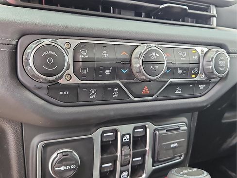 Used 2025 Jeep Gladiator Sport AWD/4WD image 17