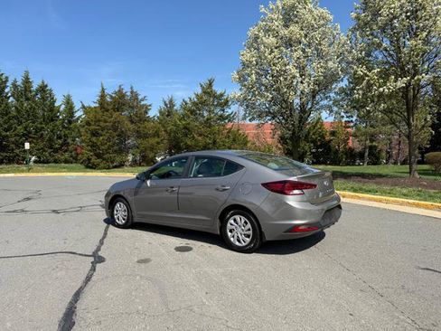 Used 2020 Hyundai Elantra SE w/ Winter Weather Package image 3