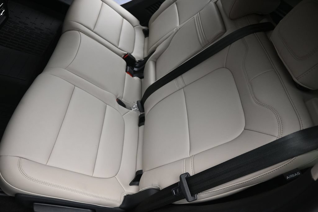 Used 2025 Lincoln Corsair AWD image 28