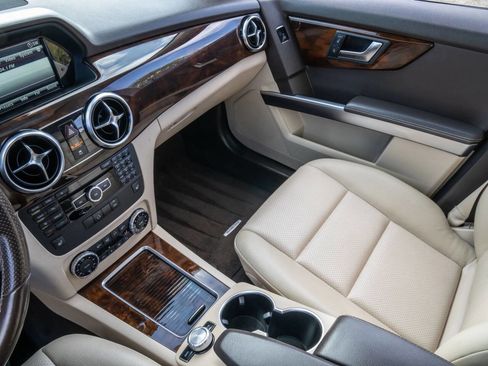 Used 2015 Mercedes-Benz GLK 350 GLK 350 4dr SUV w/ Premium 1 Package image 26