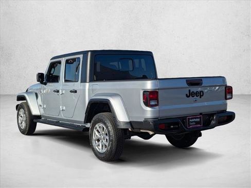 Used 2023 Jeep Gladiator Sport image 7