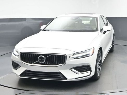Used 2023 Volvo S60 B5 Ultimate w/ Climate Package image 3