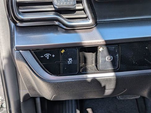 Used 2024 Kia Sportage EX image 14