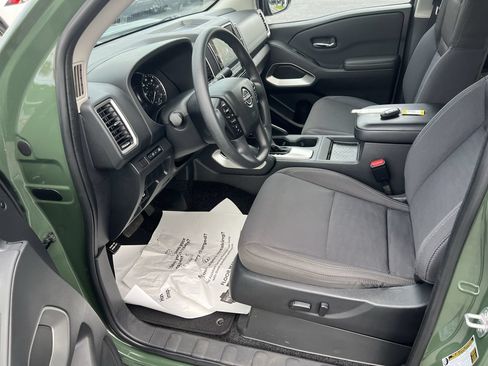 Used 2024 Nissan Frontier SV w/ Technology Package AWD/4WD image 16