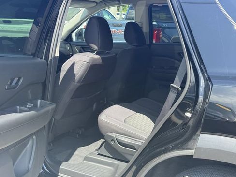 Used 2024 Nissan Pathfinder SV FWD image 28