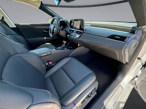 Used 2025 Lexus ES 350 w/ Premium Package FWD image 15