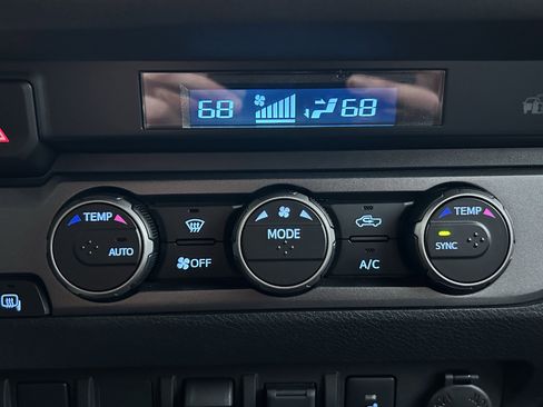 Certified 2023 Toyota Tacoma TRD Off-Road image 27