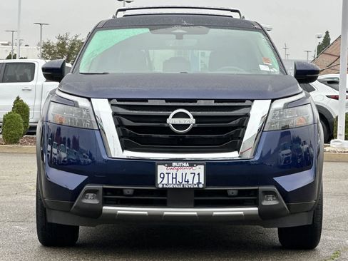 Used 2025 Nissan Pathfinder SL w/ Cargo Package image 10