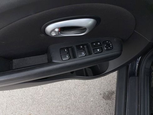 Used 2016 Kia Soul + image 22