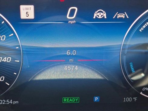 Used 2025 Mercedes-Benz GLC 350e 4MATIC image 10