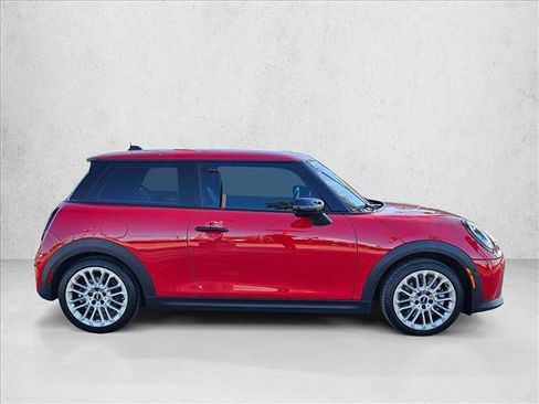 Used 2025 MINI Cooper 2-Door Hardtop FWD image 4