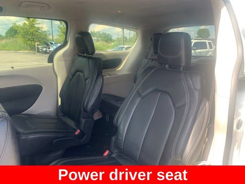 Used 2024 Chrysler Pacifica Touring-L FWD image 12