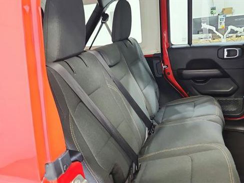 Used 2025 Jeep Wrangler Unlimited Sahara AWD/4WD image 32