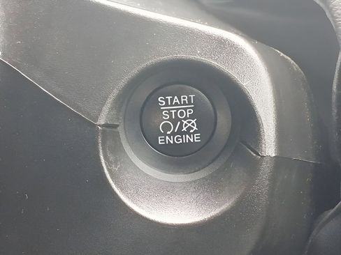 Used 2018 Jeep Compass Latitude w/ Cold Weather Group AWD/4WD image 18