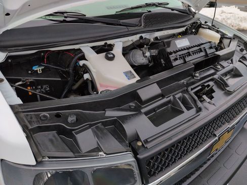 Used 2022 Chevrolet Express 2500 w/ Driver Convenience Package image 13