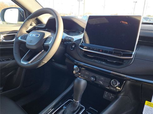 New 2026 Jeep Compass Latitude image 7