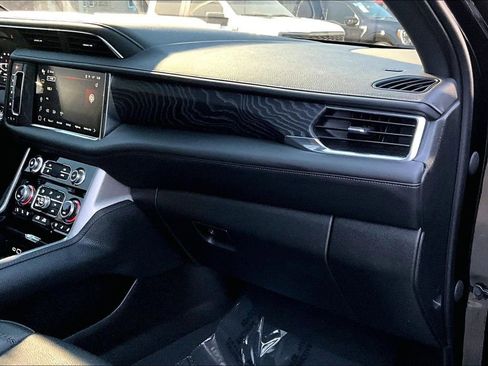 Used 2023 GMC Yukon Denali image 15