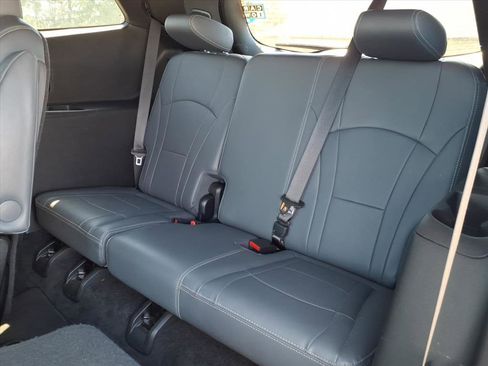 Used 2024 Buick Enclave Premium image 17