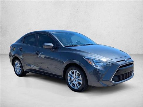 Used 2018 Toyota Yaris iA FWD image 3