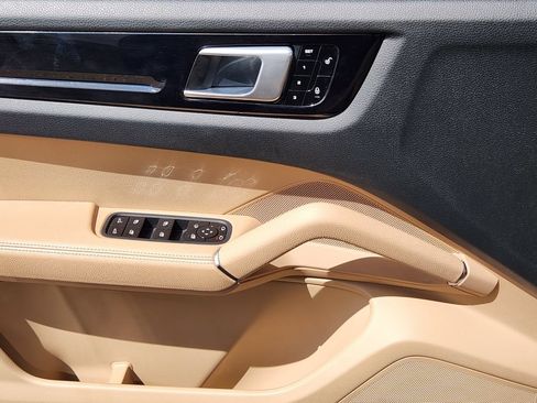 Used 2019 Porsche Cayenne AWD/4WD image 13