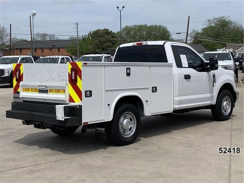Used 2018 Ford F250 XL w/ Power Equipment Group RWD image 2