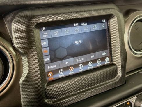 Used 2021 Jeep Wrangler Unlimited Sahara AWD/4WD image 14