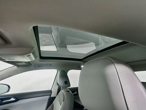 Used 2023 Volkswagen Taos SE w/ Panoramic Sunroof Package FWD image 26