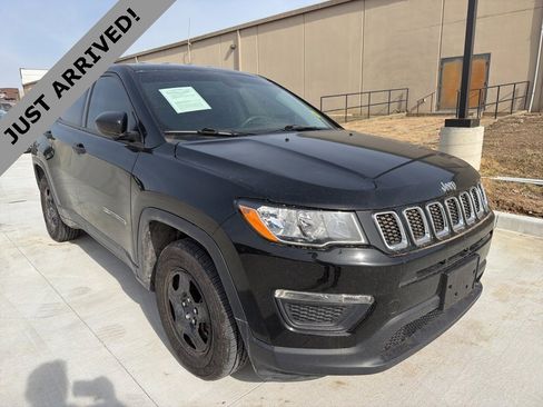 Used 2020 Jeep Compass Sport image 3